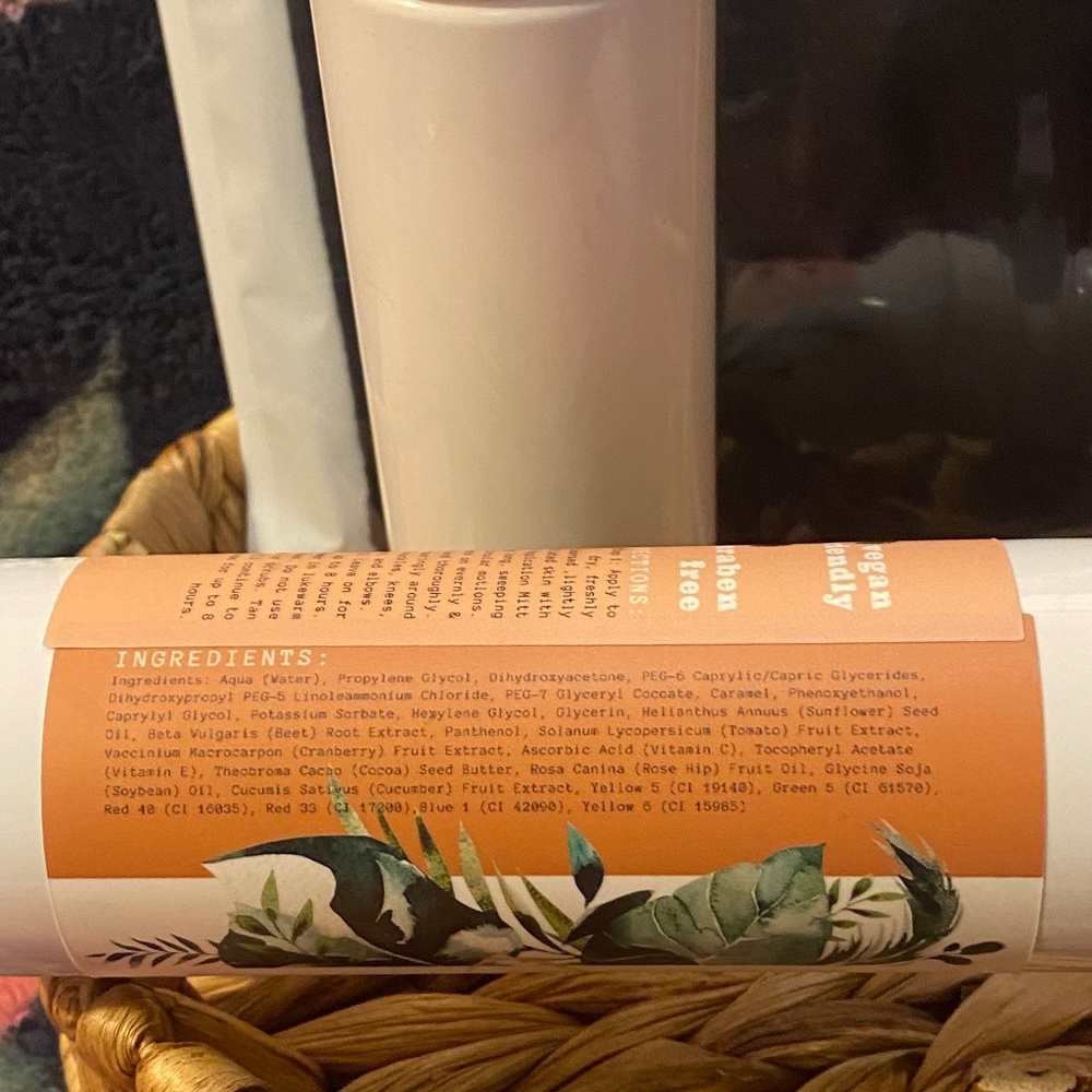 Free Gifts! Self tanner mouse medium & earser mousse with two soft mitts - Picture 4 of 4